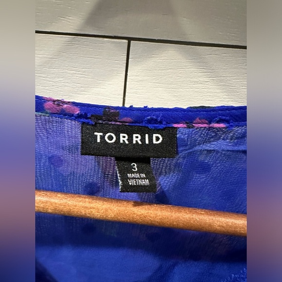 Torrid Royal Blue with Pink Floral Blouse- size 3 - Picture 3 of 6